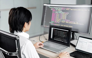 阿勒泰 ,php声明和调用变量的符号是什么？